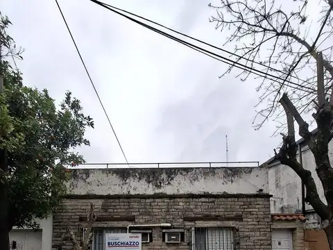 Casa en lote propio – 4 ambientes con patio y terraza