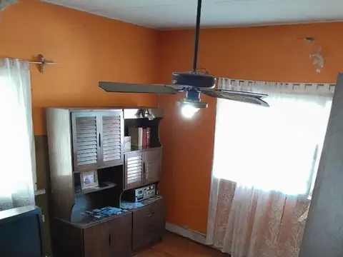 Casa en lote propio – 4 ambientes con patio y terraza