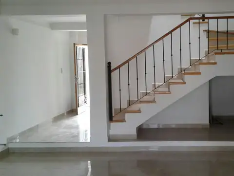 Dúplex en alquiler c/cochera en Grand Bourg, Salta