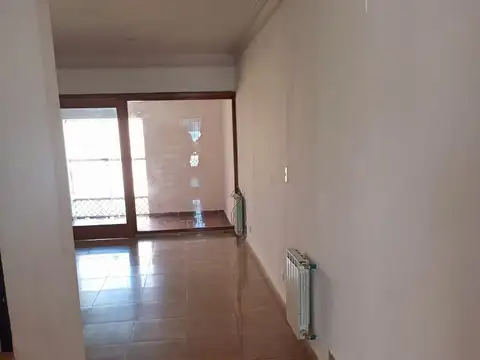 Casa en Alquiler en Barrio Grand Bourg, $ 1.500.000