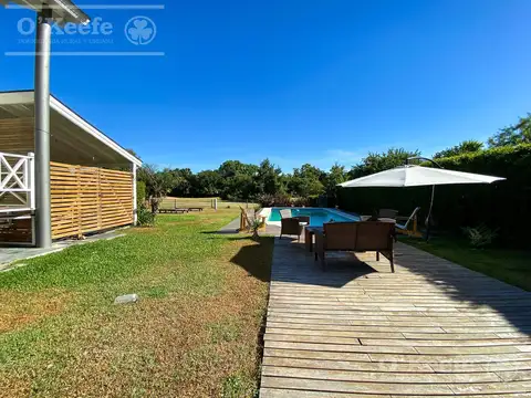 Casa en Venta con 3 cocheras