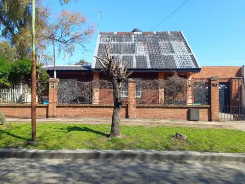 CASA 3 AMBIENTES COCHERA Y JARDIN VENTA BURZACO