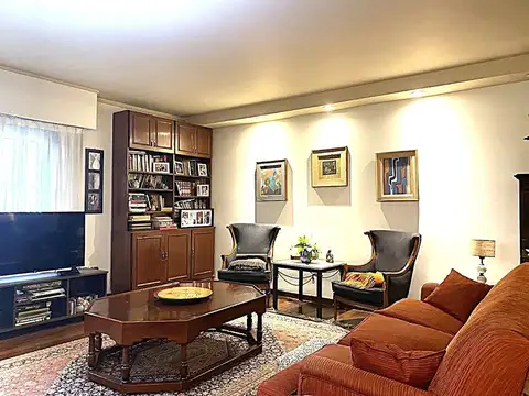 Casa 8 ambientes con 4 baños
