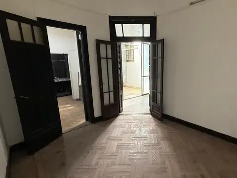 Depto Tipo Casa en Venta 80 años