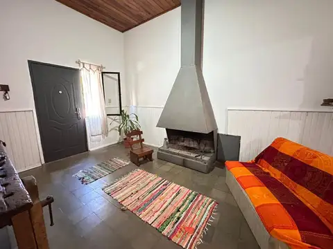 CASA 3 DORMITORIOS + LOCAL COMERCIAL CON RENTA