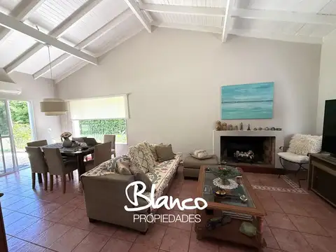 Casa en Venta con 1 cochera