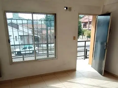Monoambiente en buen estado en venta en Morón centro, lado norte