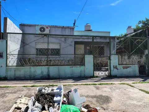 CASA CON DETALLES, DUEÑO FINANCIA, ACEPTA VEHICULOS