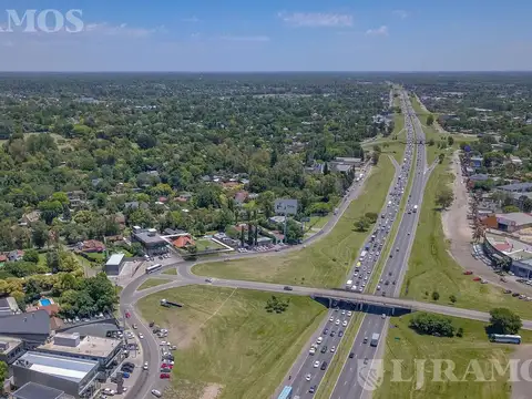 ALQUILER COMERCIAL. Importante frente sobre Colectora Panamericana. Km 38,5. PILAR.