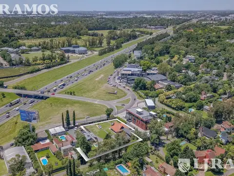 Oficina en Alquiler con 10 cocheras