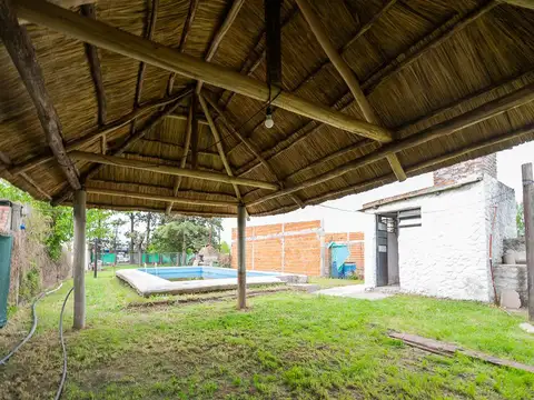 Venta casa prefabricada de 1 dormitorio con jardín y pileta, Las Carolinas