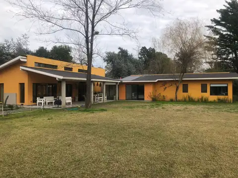 Excelente Casa Quinta en Parque Gorriti