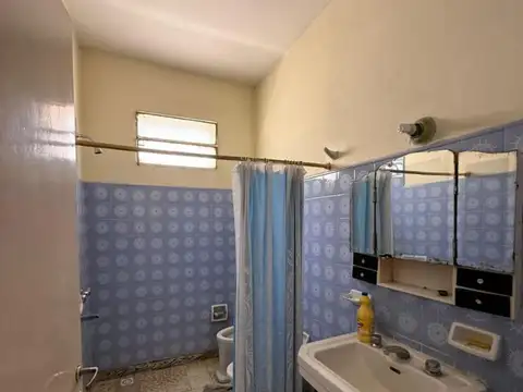 CASA CON LOCAL COMERCIAL Y GALPON EN VENTA