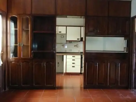 Casa 6 ambientes con 5 baños