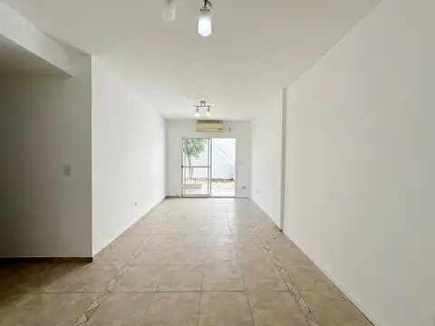 Venta PH 3 ambientes con jardín en Villa Luro