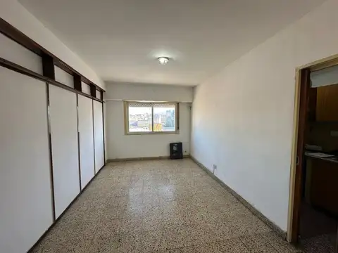 Intendente Remigio Colombana 300, Piso 1