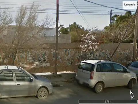 INMOBILIARIA COMODORO - Excelente Terreno en esquina, sobre boulevard arbolado.