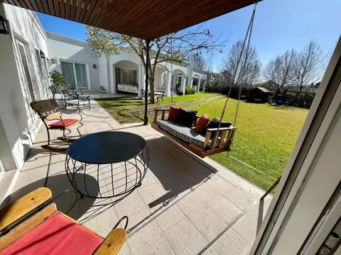 Casa en Alquiler Temporal con 2 cocheras