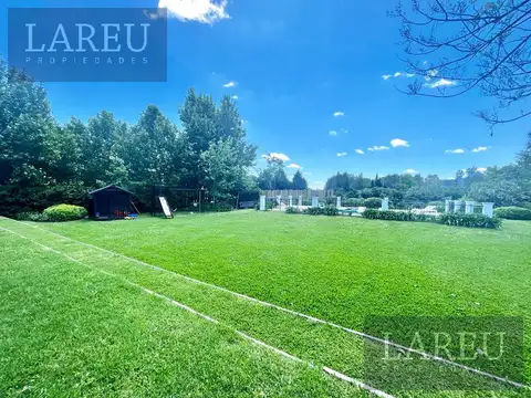 Casa 8 ambientes con 6 baños
