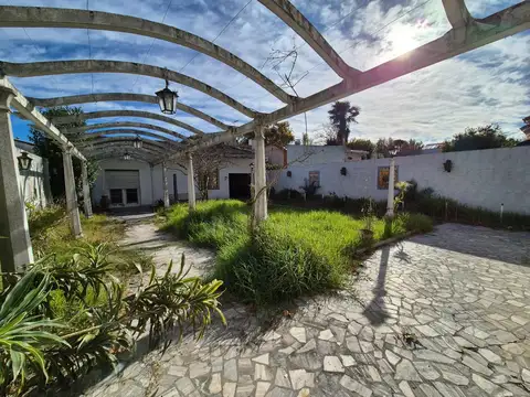 Casa 7 ambientes con 2 baños