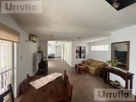 Casa 5 ambientes con 2 baños