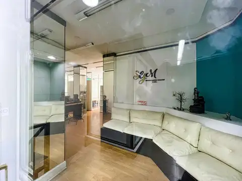 Oficina o Local en Galería Libertad con 2/3 privados.