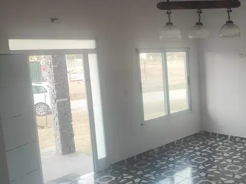 Casa 6 ambientes con 2 baños