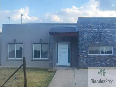 Casa en venta en Barrio Privado Laguna Azul – Spegazzini