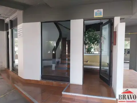 Avenida 1 e/ Paseo 146 y 147 100