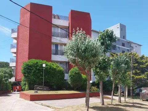 EN VENTA Departamento de 3amb. c/balcón y cochera, en Zona Sur.