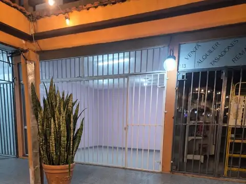 Venta local comercial 30 m2 con vidriera en Ituzaingó