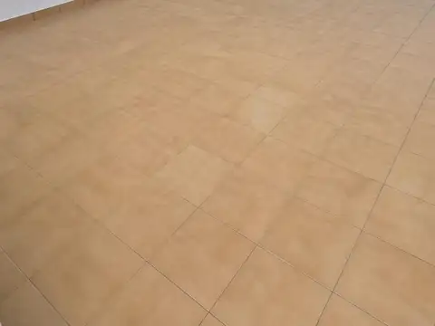 Venta local comercial 30 m2 con vidriera en Ituzaingó