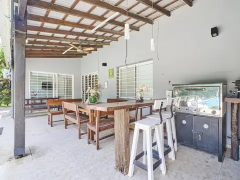 Av. Bartolomé Mitre al 400