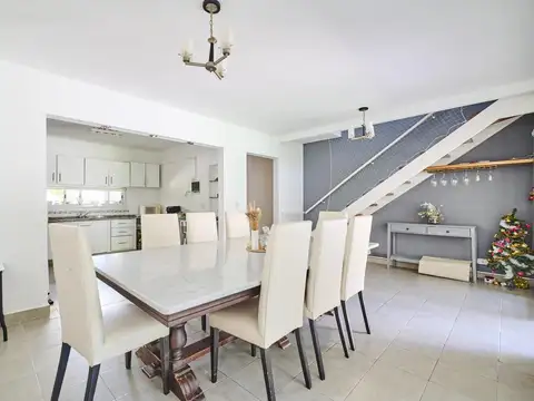 Casa 6 ambientes con 4 baños