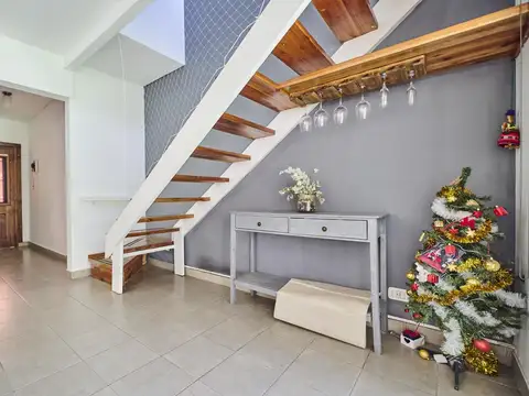 Casa 6 ambientes con 4 baños