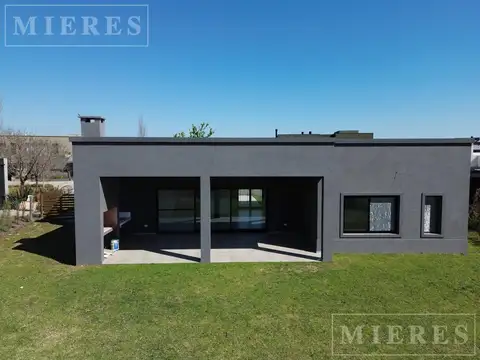 Casa 6 ambientes con 2 baños