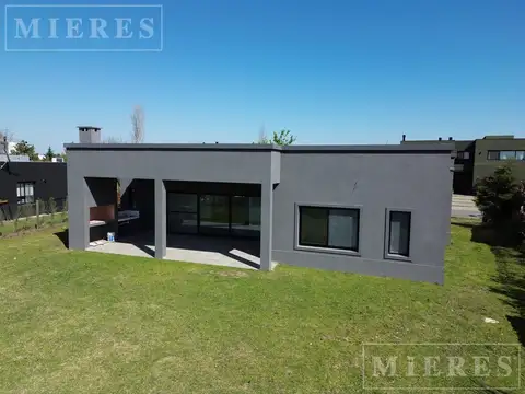 Casa en Venta con 5 cocheras