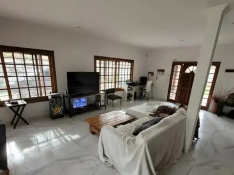 Casa en Venta con 5 cocheras