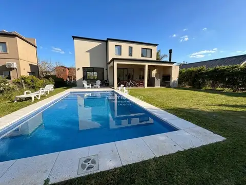 Casa en ALQUILER ANUAL con pileta. Barrio Los Jazmines. Pilar del Este