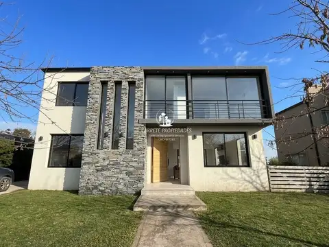 Casa en ALQUILER ANUAL con pileta. Barrio Los Jazmines. Pilar del Este