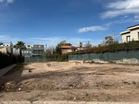 Terreno en Venta en La Barraca, USD 195.000