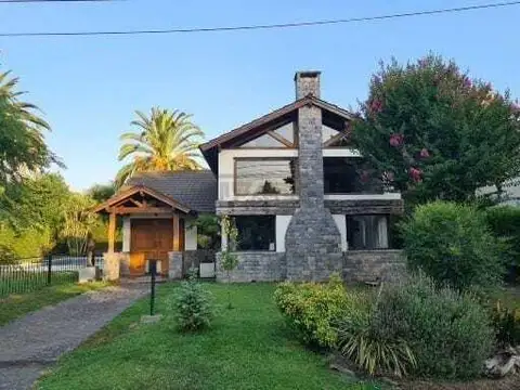 Casa Chalet  en Venta en Banco Provincia, Francisco Álvarez, Moreno