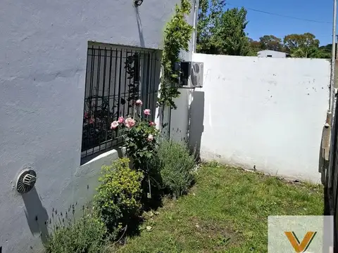 Casa 2 ambientes con 1 baño