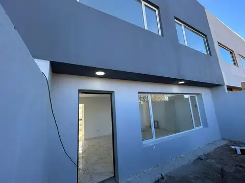 PH EN VENTA LOS CEREZOS II - PLOTTIER 3 DORMITORIOS