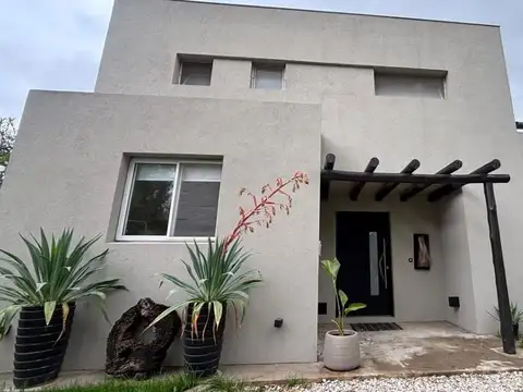lindisima casa en venta en el barrio Los Potrillos Fatima