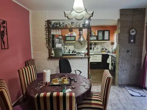 Casa 3 ambientes con 2 baños