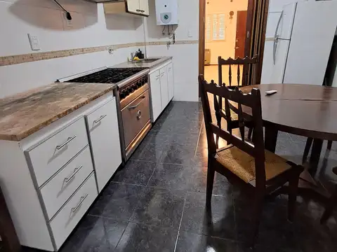 Greco 2800, Piso 0