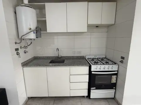 Medeyros 3400, Piso 1