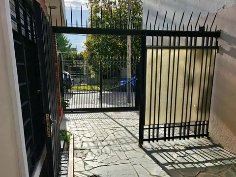 Depto Tipo Casa en Venta con 1 cocheras
