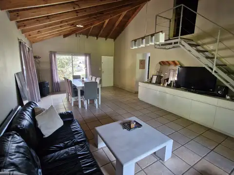 Casa en Venta con 3 cocheras